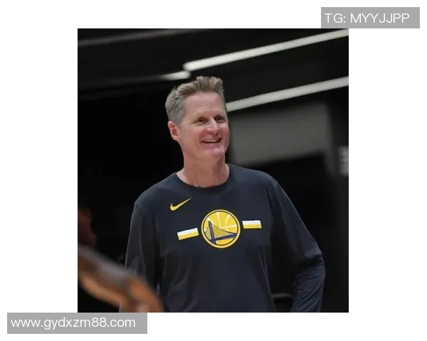 勇士对国王比赛中科尔被驱逐引发的争议与影响分析