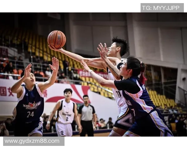 广东男篮对决解放军男篮精彩赛事回顾与分析